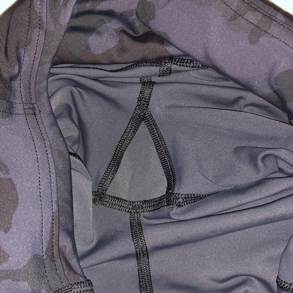Lululemon Fast and Free 10” Camo Shorts Size 4 - Picture 8 of 8